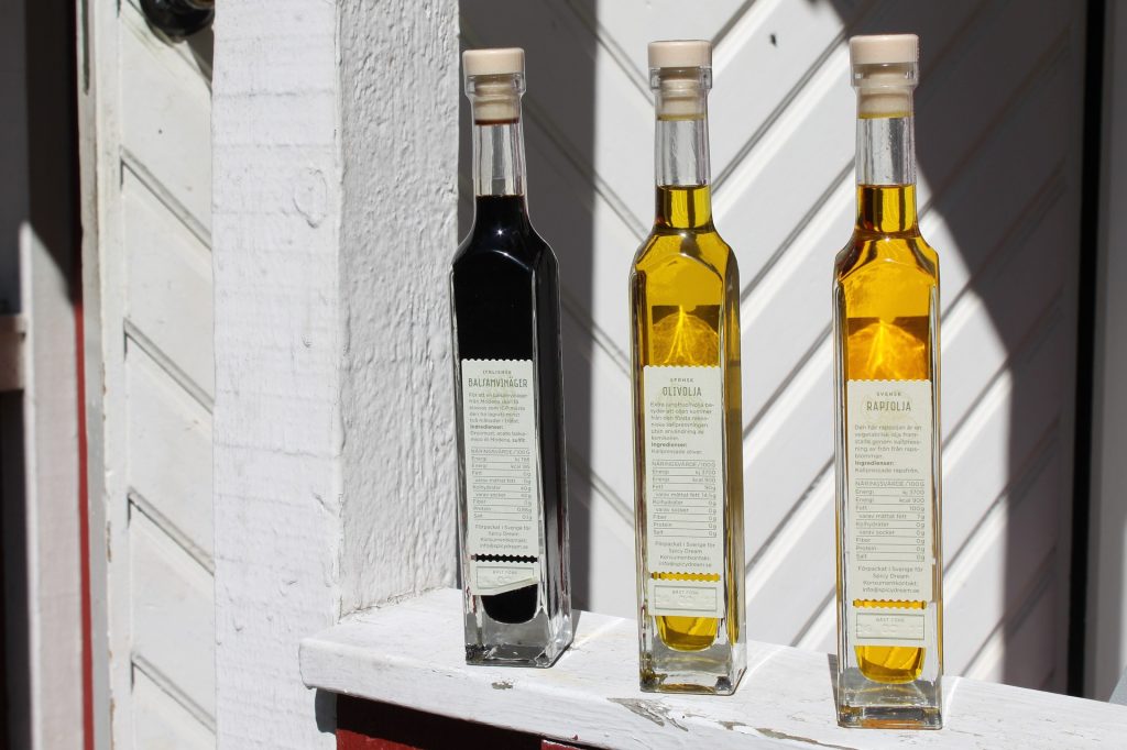 bottles 2415896 1920