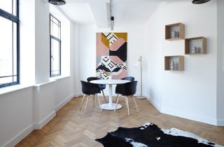 Jak vizuálně rozšířit úzkou místnost, aby byla prostornější