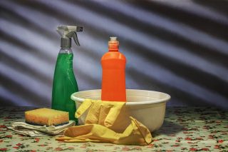 6 tipů na vyčištění těžko přístupných míst v domácnosti a domácí kanceláři
