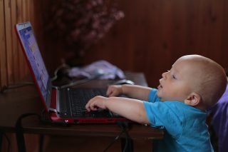 Děti se mohou do světa podívat online