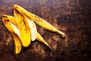 Šest závažných důvodů, proč nevyhodit banánovou slupku. Má často opomíjené způsoby využití, na které se téměř zapomnělo