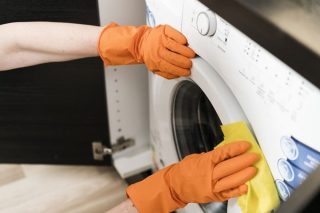 Čistíte pračku pravidelně, nebo máte doma ráj parazitů? Zbavte ji špíny, bakterií i zápachu, nebo nebude odvádět svou práci naplno