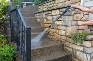 Osvědčený trik pro dokonale čisté a upravené venkovní schodiště s trvalým účinkem, jež bude závidět široko daleko kdejaký soused