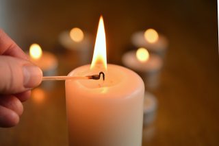 Jaké svíčky lze v domě zapálit a způsoby, jak se díky nim zbavit negativní energie