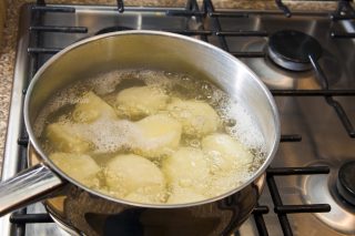 voda z varenych brambor