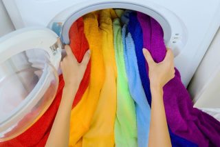 Bežné koření, které ochrání oblečení před vyblednutím barev. Přidejte do pračky špetku černého pepře a sledujte zázrak