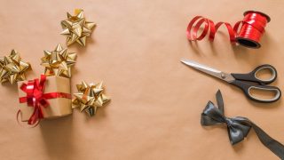 5 nejkrásnějších technik balení dárků pro letošní Vánoce. Nadělte svým nejbližším jedinečný požitek za pár korun