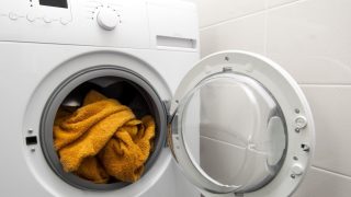 Zavírat po použití pračky dvířka či ne? Ne vždy musí být všeobecně známé pravidlo to správné