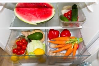lednice plna zeleniny