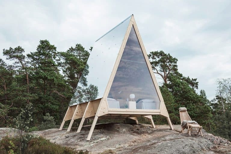 Zrcadlový prázdninový dům je postavený z udržitelných materiálů a lze jej bez problému přestěhovat