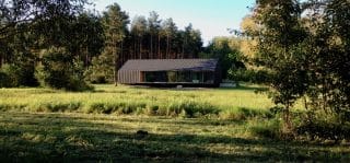 Domek na samotě u lesa a ekologie na prvním místě: Stěnové zábrany dělají ze stavby bio domov