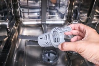 Jak často čistit filtry, těsnění a odtoky? Jen skutečně pečliví dosáhnou hranice 70 %