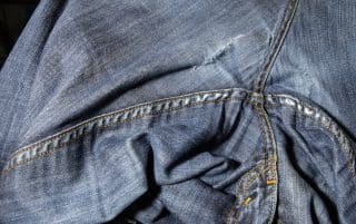 Většina z nás pere džíny špatně. Osvědčený postup čistíren zaručí, že vydrží až o 5 let déle