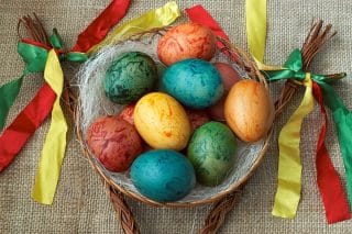 Ta nejkrásnější velikonoční vajíčka. Přinášíme tipy na tradiční zdobení a moderní techniky, které zvládnou i nejmenší