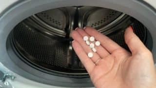 Lidové rady k praní: Aspirin funguje jako bělidlo, díky šamponu se oblečení nikdy nesmrskne