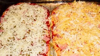 Domácí pizza jako z italské restaurace: Pečení na kameni úplně změní chuť, ale musí se řádně čistit
