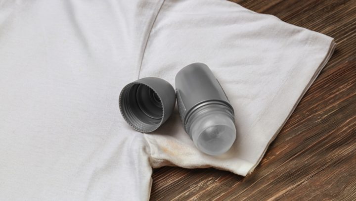 deodorant skvrna triko