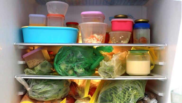 Do lednice se vejde dvojnásobek jídla. Stačí chytře použít karton od vajec nebo magnet