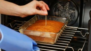 4 fatální chyby, které děláte při pečení: Proto je buchta shora opečená, ale uvnitř stále hotová není