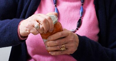 Síla není zapotřebí. Moje babička zná triky, jak otevřít zavařené sklenice za pár sekund a bez námahy