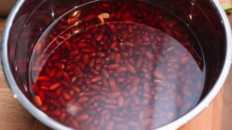 Špetka jedlé sody zkrátí namáčení fazolí z 24 na necelou 1 hodinu