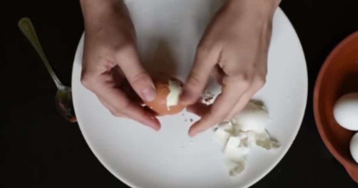 Profesionálním kuchařům zabere loupání uvařených vajec jen 5 sekund: Jejich finta ušetří nejen mnoho času, ale také nervů