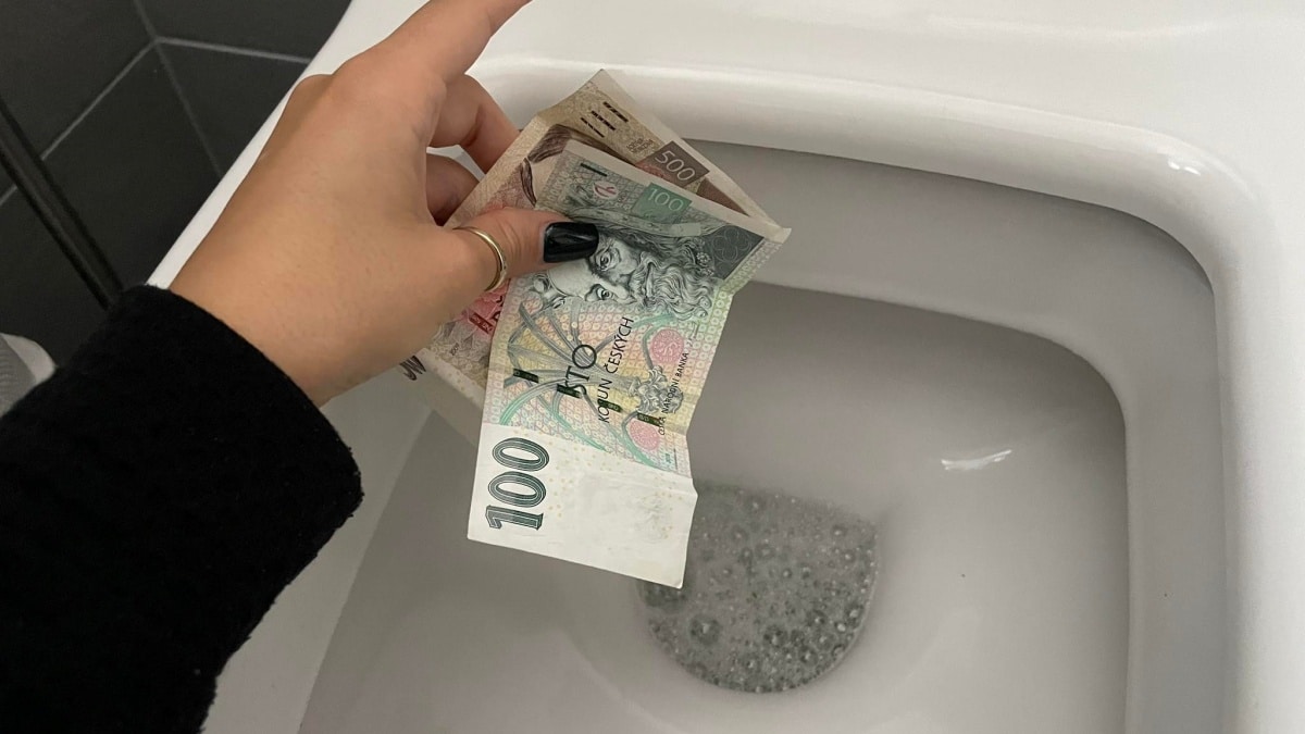 Problém protékajícího záchoda lze vyřešit za 2 minuty. Snadné řešení, které bez pomoci zvládne i žena