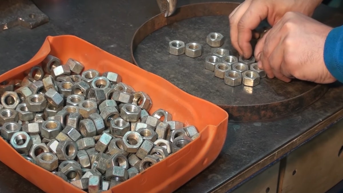 Vzal staré matice a začal je skládat k sobě. Za 2 hodiny mu pod rukama vyrostlo mistrovské dílo