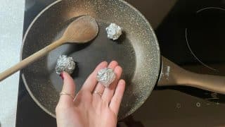Jak si pomocí 3 kuliček alobalu usnadnit vaření: Technika používaná i v luxusních restauracích