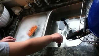 Jak snížit spotřebu vody v kuchyni: Opakované využití vody z vaření a mytí nádobí ve dvou fázích