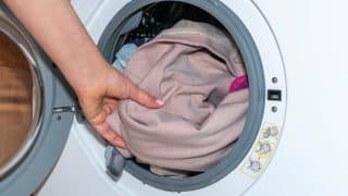 Pračku se vyplatí vždy pořádně naplnit. Při praní malého množství prádla spotřebič ztrácí rovnováhu