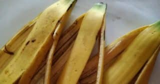 bananove slupky talir