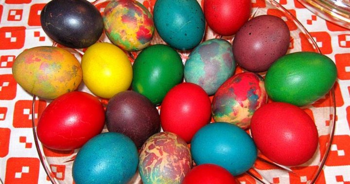 barevna vejce velikonoce ubrus