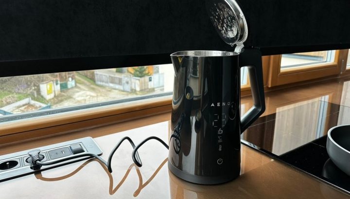 Chytrá rychlovarná konvice AENO EK7