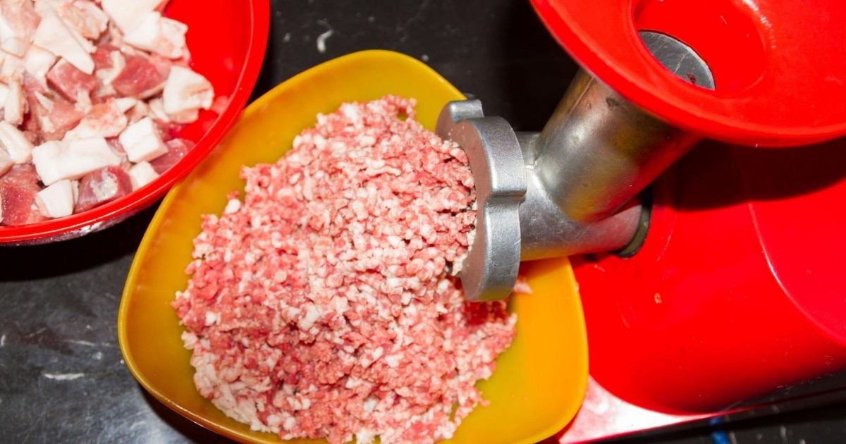 Jak jednoduše a rychle nabrousit nože na mlýnek na maso: Stačí kousek brusného papíru a trocha šikovnosti