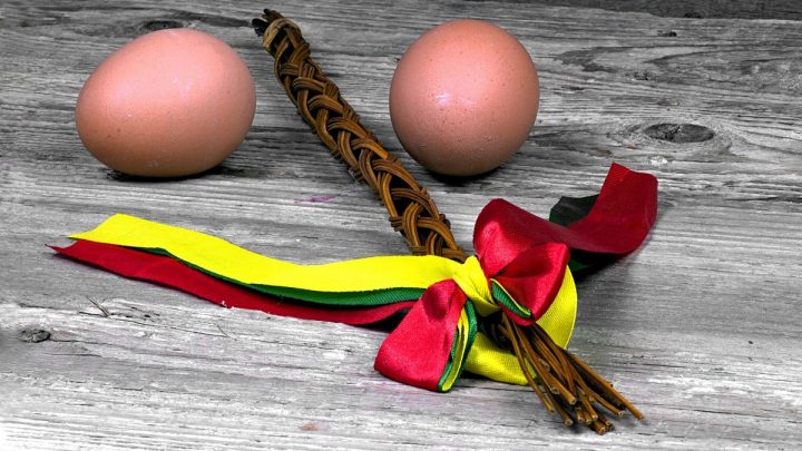 Velikonoční pomlázka a vejce