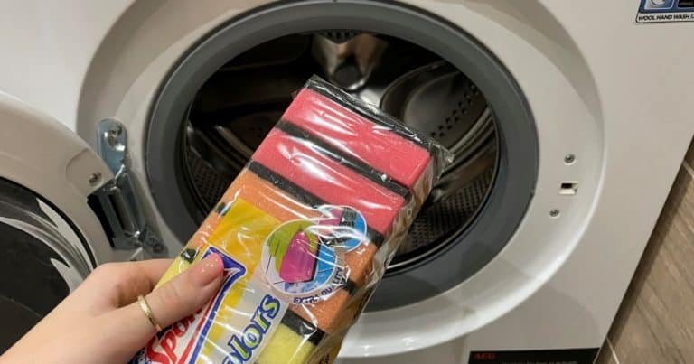 Houba na nádobí, silikonový kartáč a naplněná ponožka mají jedno společné: Při praní zlepší výsledek