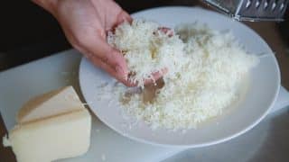 Krutá pravda o oblíbeném sýru Čechů: Teď už si ho koupí snad jen blázen. Jak tohle vůbec můžou prodávat?