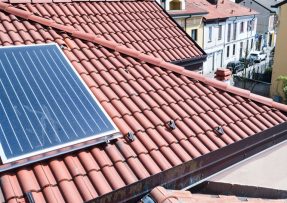 Solarni panely na střeše