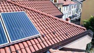 Solární panely v Praze jsou trnem v oku památkářů. Lidé v centru se zákazem nic neudělají