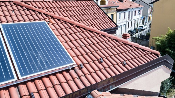Solarni panely na střeše