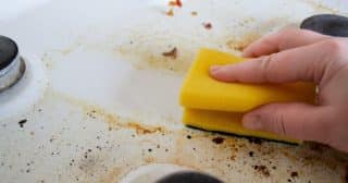 Jar smíchaný se solí pomůže s úklidem celé koupelny a kuchyně: Funguje na běžnou i odolnou špínu