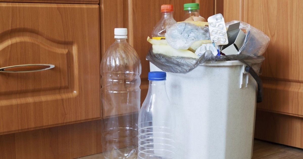 Zbavit se věčně zapáchajícího odpadkového koše lze jednoduše. Problém spolehlivě vyřeší vymačkávací gel z drogerie