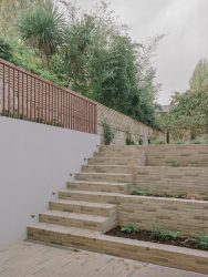 Terasový dům venkovní schodiště