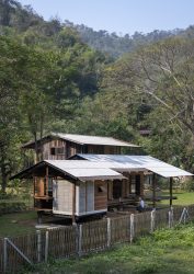 Dřevěný dům příroda
