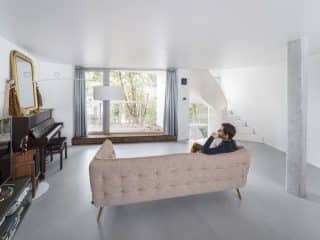 Dům v Nantes gauč piano