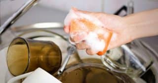 Levná a kvalitní alternativa drahého prostředku na mytí nádobí: Z 1 kostky mýdla vzejde několik litrů