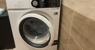 Spousta hospodyněk chybuje: Dvířka pračky by se po doprání měla zavřít, ne naopak