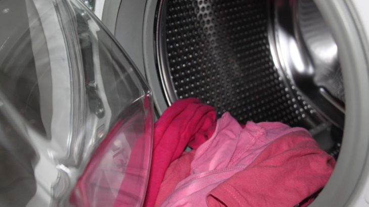 Čištění pračky prádlo