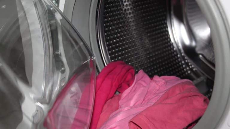 Mnoho hospodyněk neví, že by se pračka neměla pouštět 2krát za sebou. Dochází tak k nadměrnému opotřebení